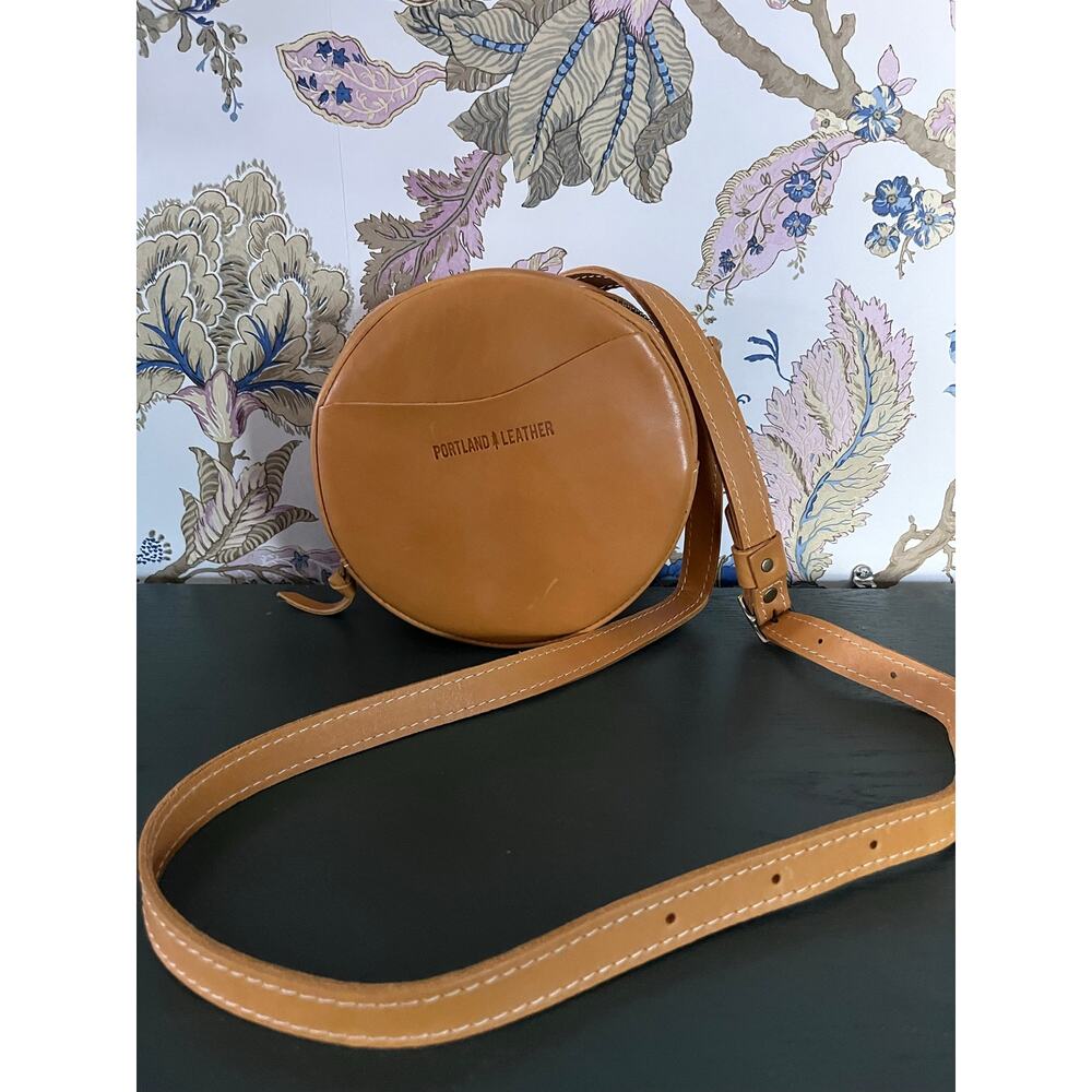 NWOT Portland Leather Goods Small Circle Crossbody